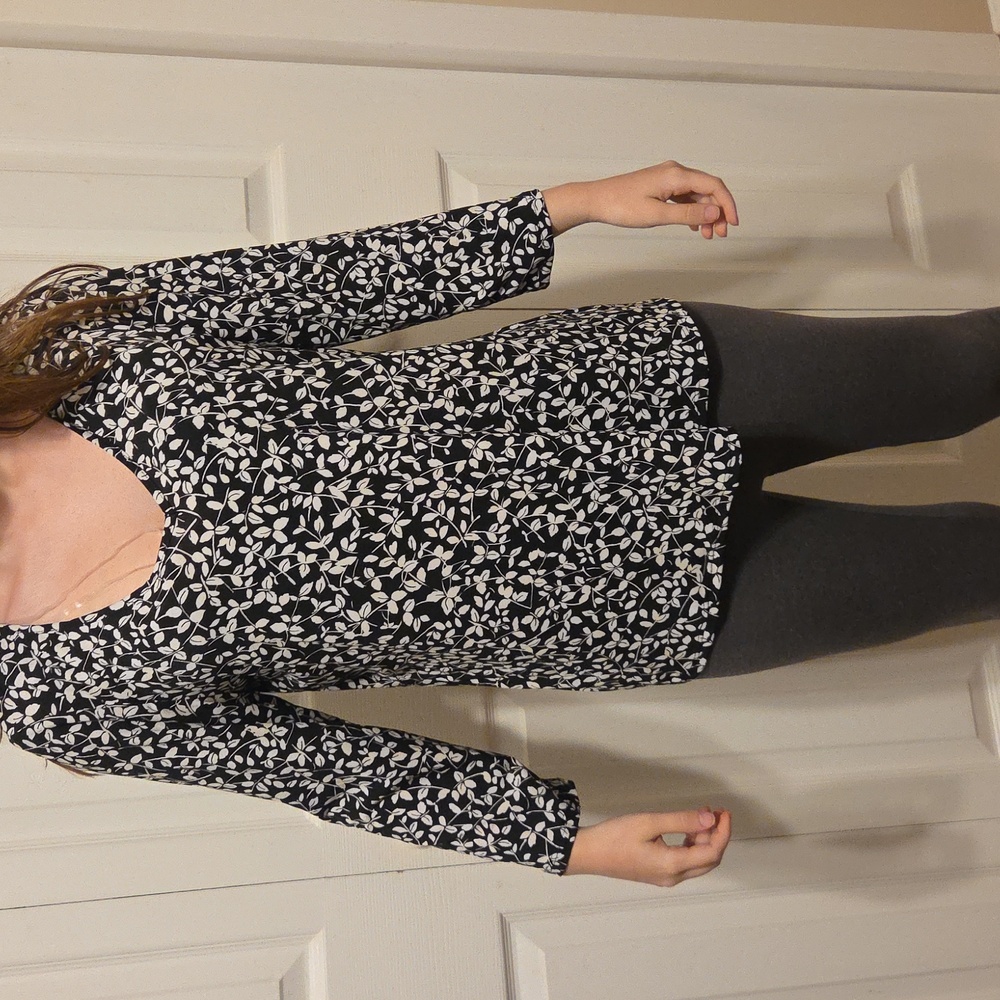 Vince Camuto Monochrome Leaf Pattern Top
